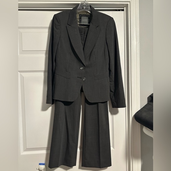 2 Piece Suit - Picture 1 of 2